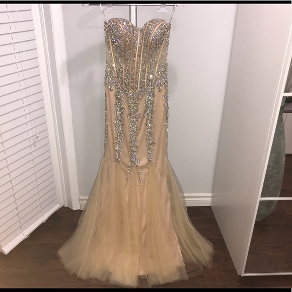 NUDE JOVANI GOWN - Picture 2 of 8
